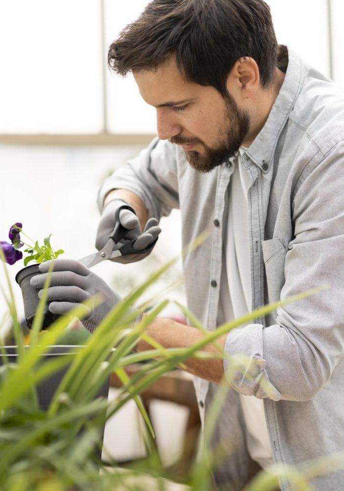 portrait-man-growing-plants-scaled-quxjgrspnlxw1rlipp49s9bsr3faco13fevmhtrztc.jpg